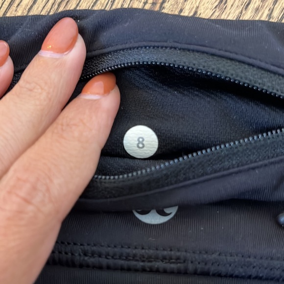 Like new lulu lemon capri legging - size 8 - Picture 2 of 3